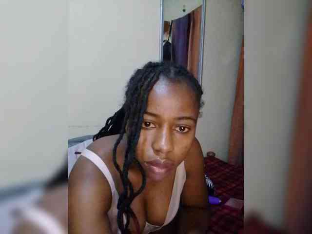 PrettyNoela webcam