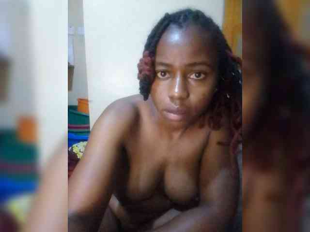 PrettyNoela webcam