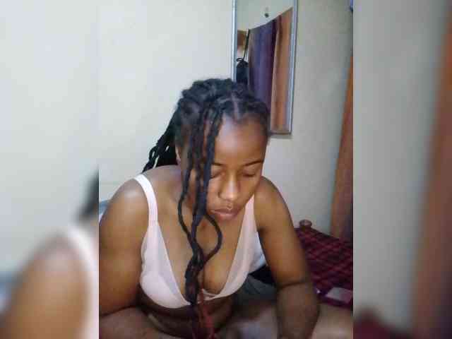 PrettyNoela webcam