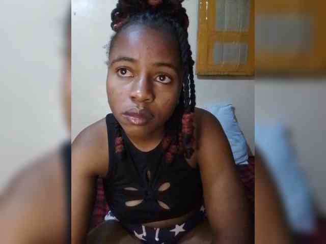 PrettyNoela webcam