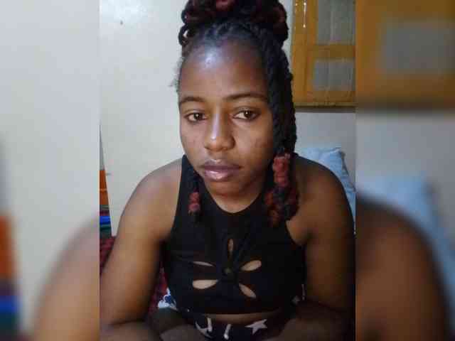 PrettyNoela webcam