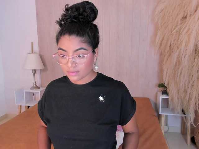 CarlyMonroee live cam preview
