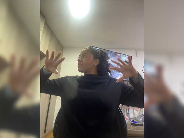 CarlyMonroee live cam