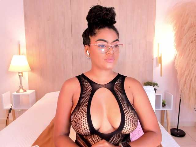 CarlyMonroee live cam on BongaCams