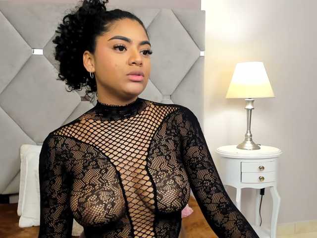 CarlyMonroee live cam on BongaCams