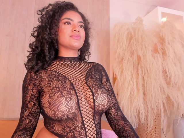 CarlyMonroee live cam on BongaCams