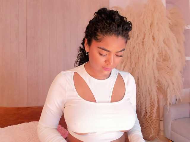 CarlyMonroee live cam on BongaCams