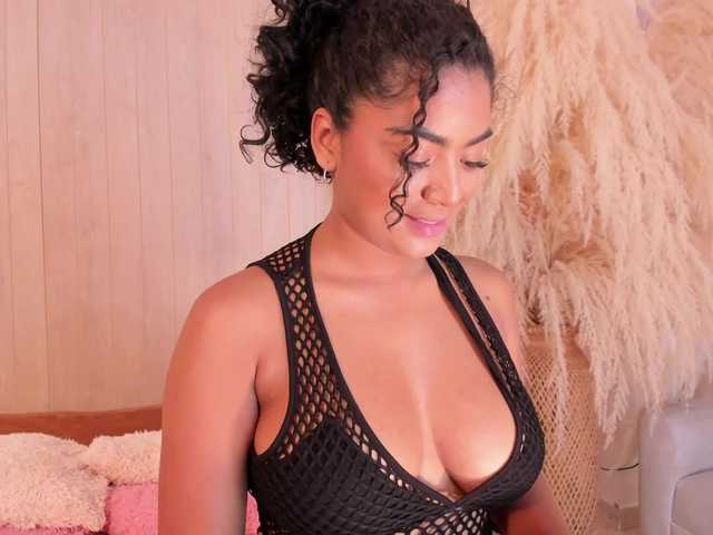 CarlyMonroee live cam on BongaCams