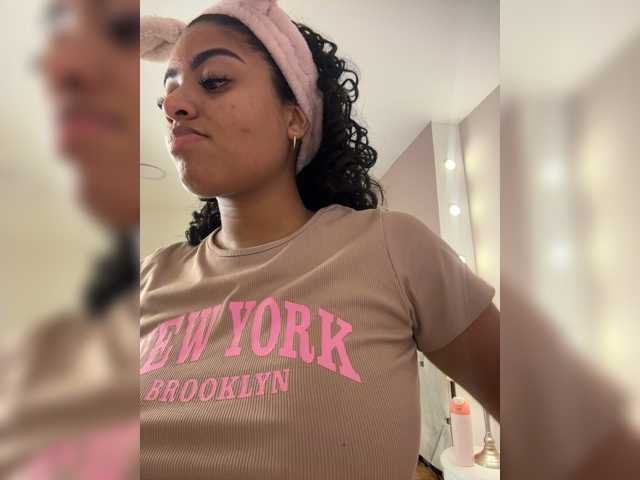 CarlyMonroee live cam on BongaCams