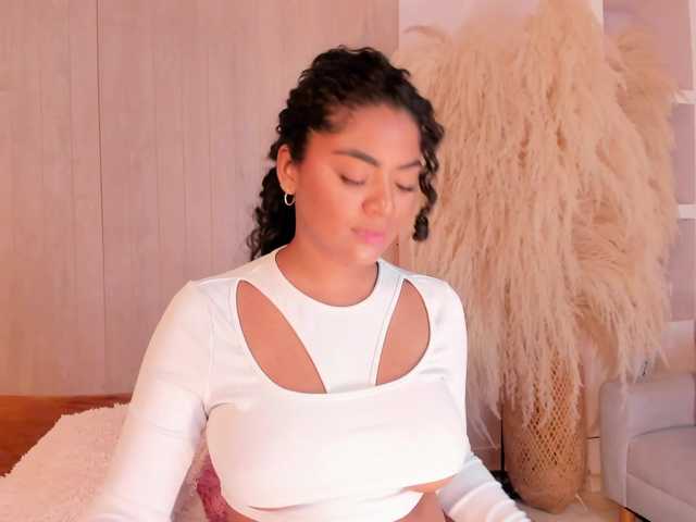 CarlyMonroee live cam on BongaCams