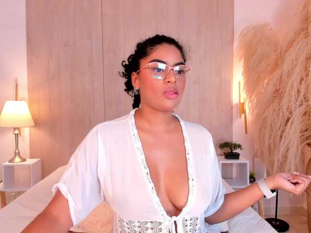CarlyMonroee live cam on BongaCams