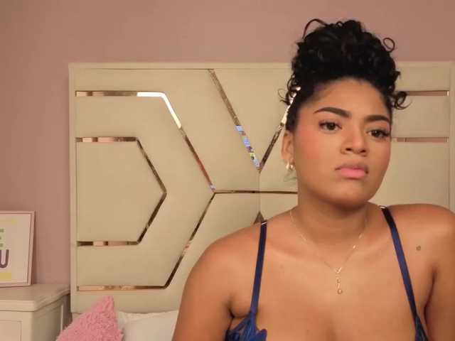 CarlyMonroee live cam on BongaCams