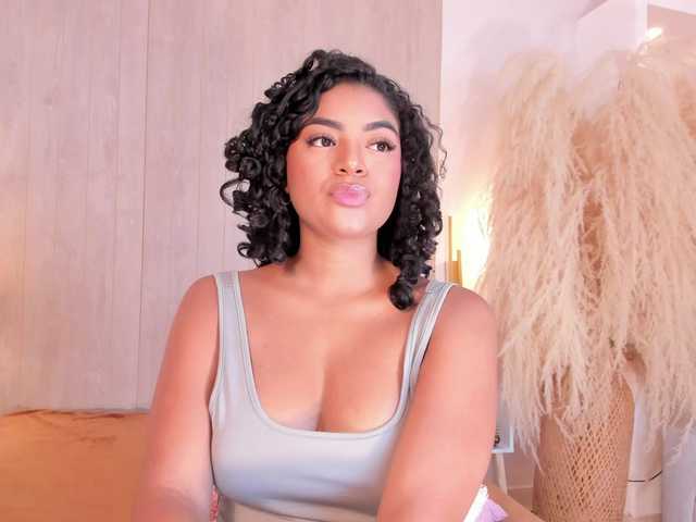 CarlyMonroee live cam on BongaCams