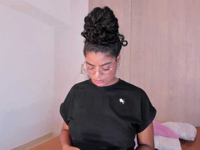 CarlyMonroee live cam preview