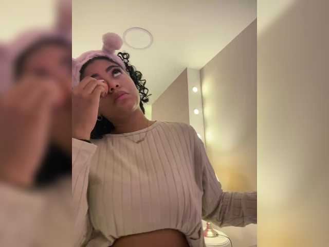 CarlyMonroee live cam on BongaCams