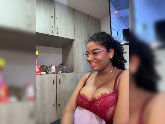CarlyMonroee, en directo ahora en BongaCams