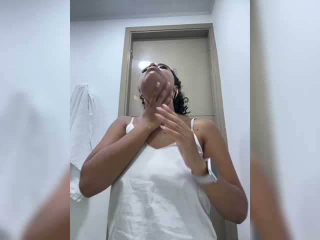 CarlyMonroee live cam preview