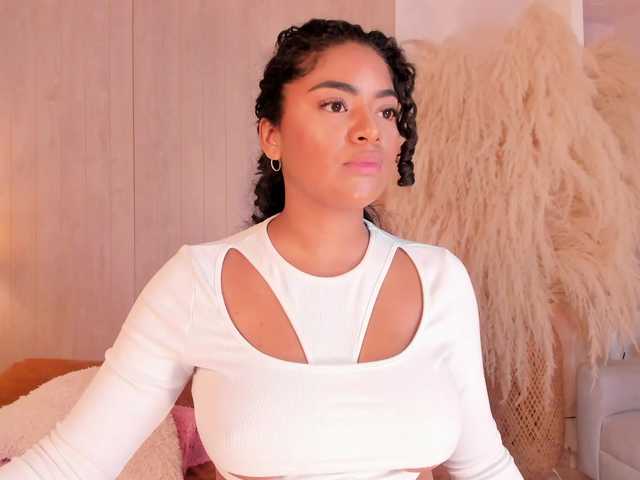 CarlyMonroee live cam on BongaCams