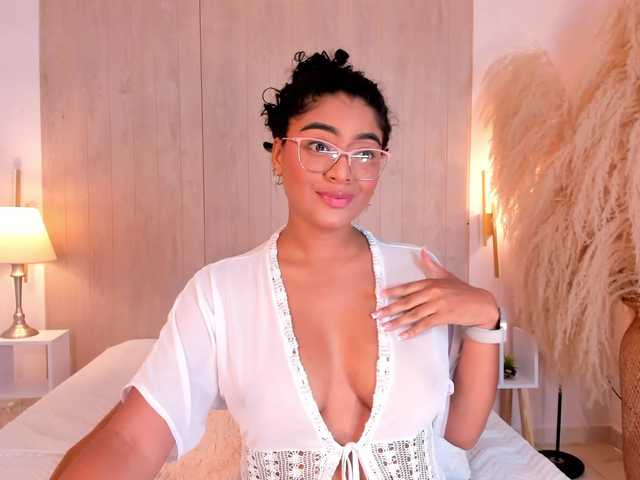 CarlyMonroee live cam on BongaCams