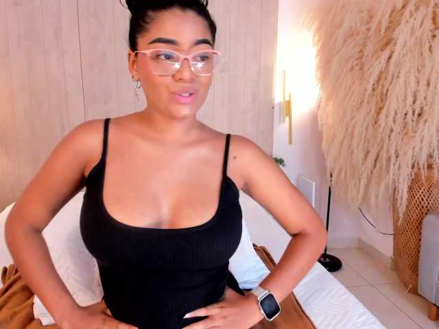 CarlyMonroee live cam on BongaCams