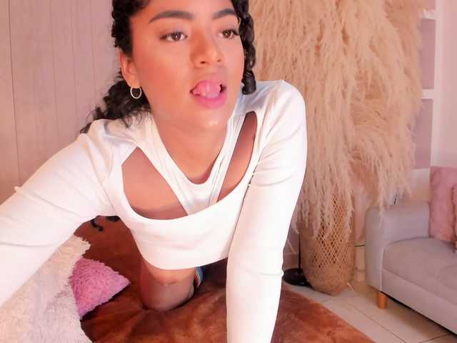 CarlyMonroee live cam on BongaCams