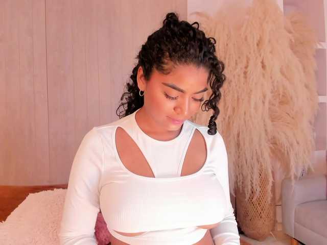 CarlyMonroee live cam on BongaCams