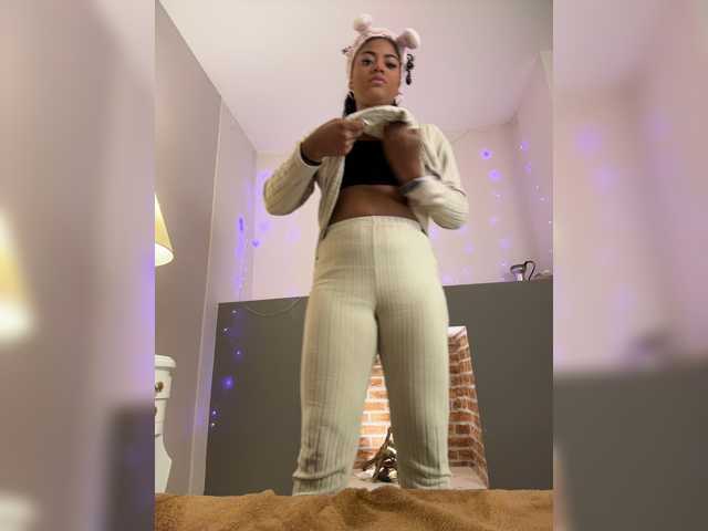 CarlyMonroee live cam on BongaCams