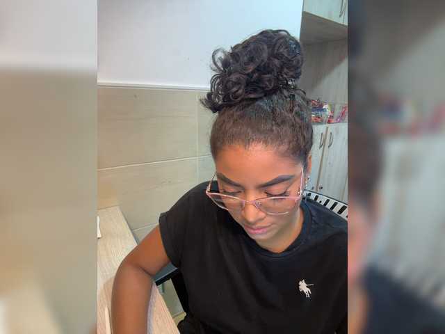 CarlyMonroee live cam preview