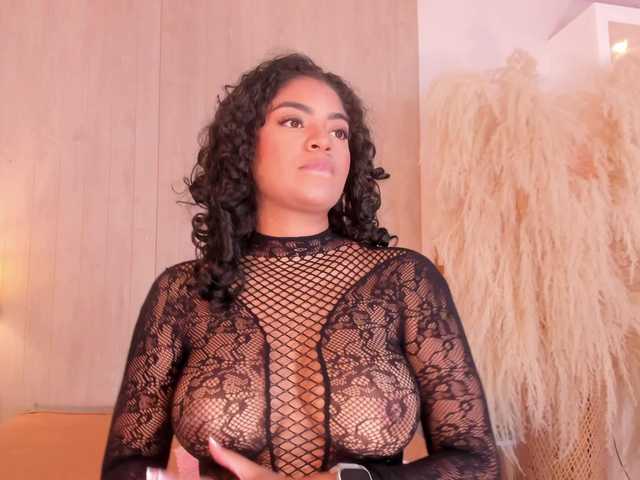 CarlyMonroee live cam on BongaCams