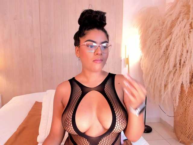 CarlyMonroee live cam on BongaCams