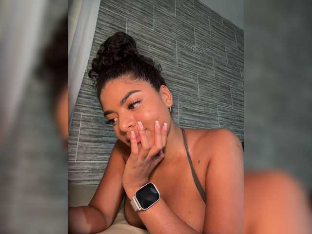 CarlyMonroee live cam on BongaCams