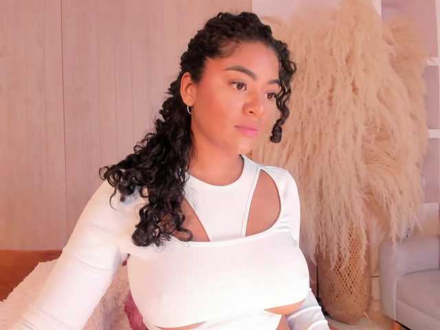 CarlyMonroee live cam on BongaCams