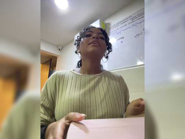 CarlyMonroee live cam preview
