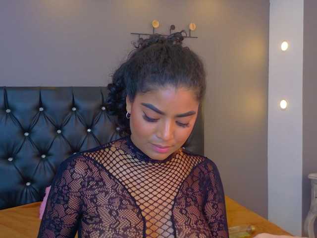 CarlyMonroee live cam on BongaCams