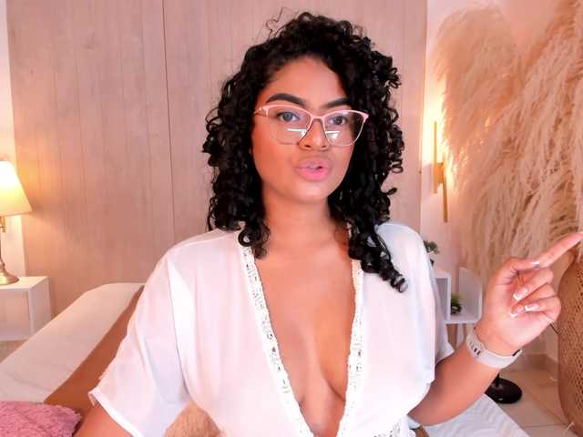 CarlyMonroee live cam on BongaCams