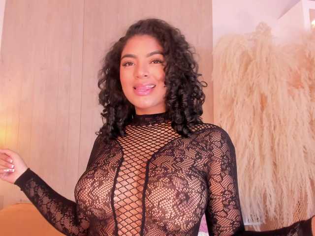 CarlyMonroee live cam on BongaCams