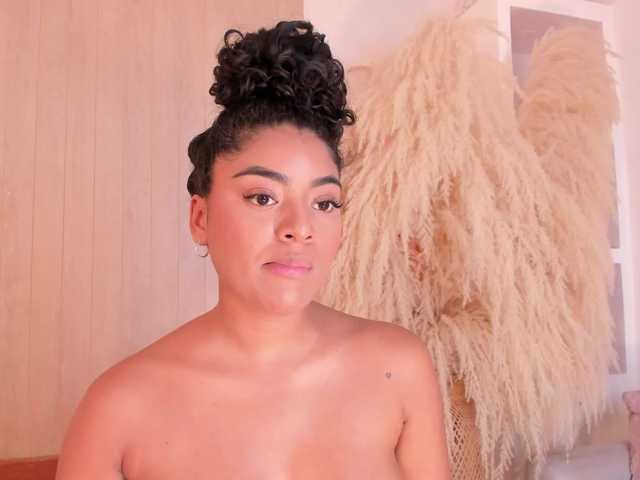 CarlyMonroee live cam preview