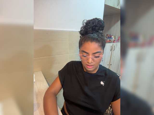 CarlyMonroee live cam preview