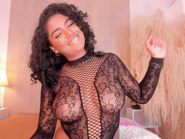 CarlyMonroee live cam on BongaCams