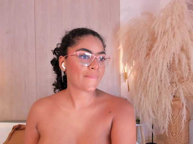 CarlyMonroee live cam on BongaCams