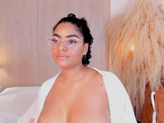 CarlyMonroee live cam preview