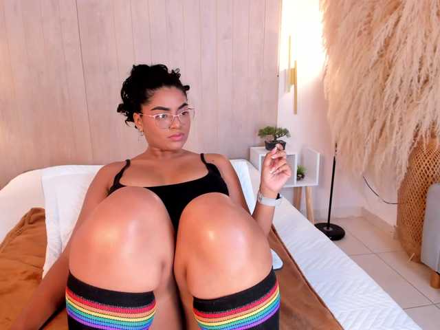 CarlyMonroee live cam on BongaCams