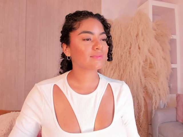 CarlyMonroee live cam on BongaCams