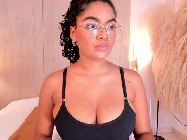 CarlyMonroee live cam on BongaCams