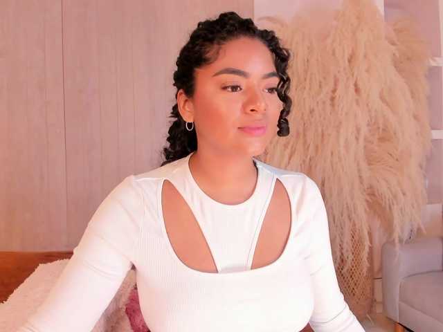 CarlyMonroee live cam on BongaCams