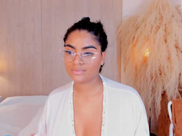 CarlyMonroee live cam on BongaCams