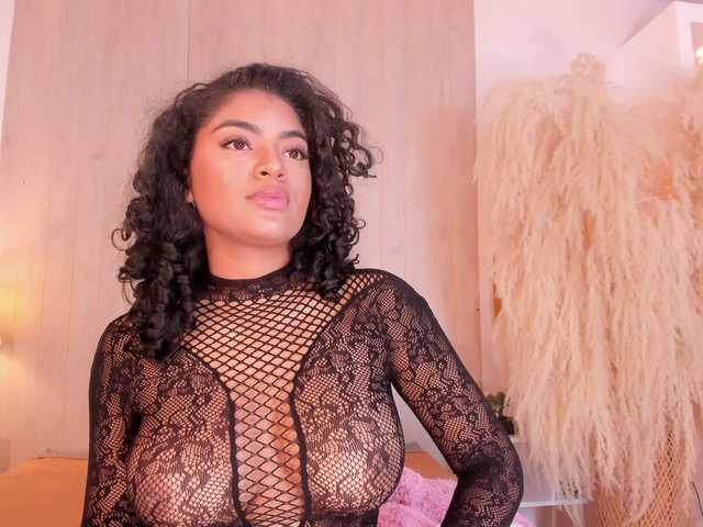 CarlyMonroee live cam on BongaCams