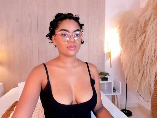 CarlyMonroee live cam on BongaCams