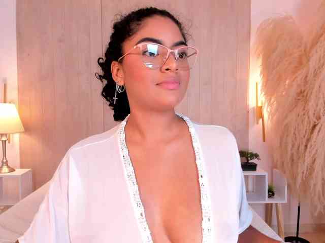 Modèle: CarlyMonroee