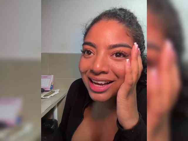 CarlyMonroee webcam